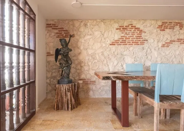 Charming Old City Loft With Jacuzzi!