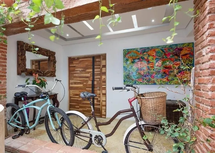Charming Old City Loft With Jacuzzi!