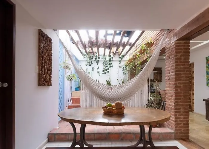 Charming Old City Loft With Jacuzzi!