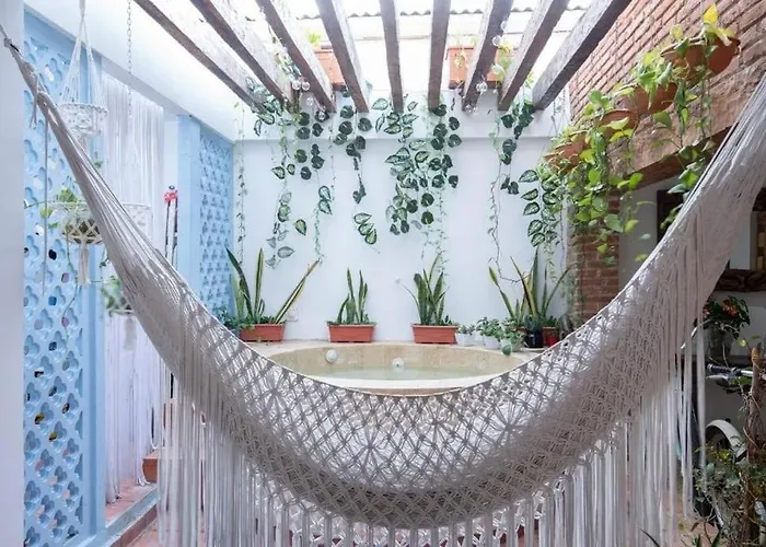 Charming Old City Loft With Jacuzzi!